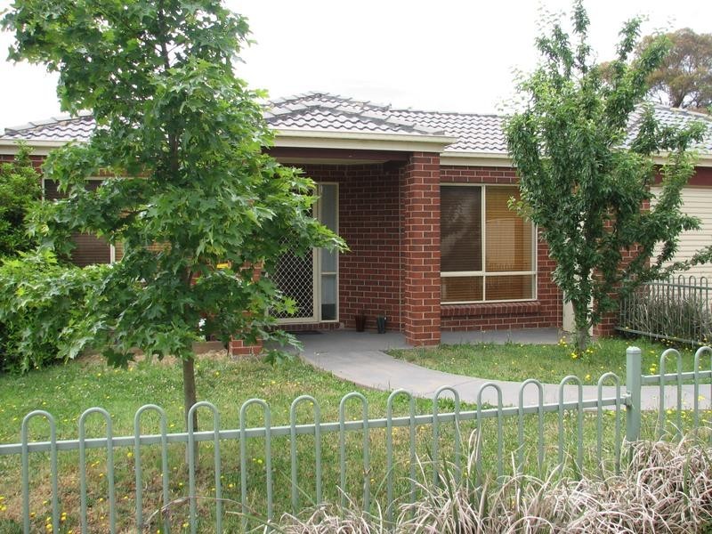 2/66 Beauchamp Street, Kyneton VIC 3444
