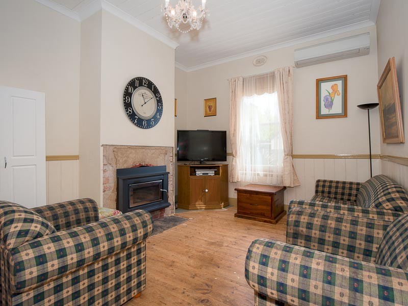 4 Warren Street, Kyneton VIC 3444