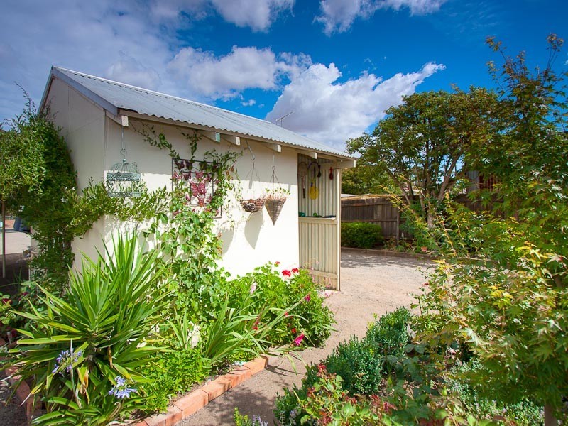 4 Warren Street, Kyneton VIC 3444
