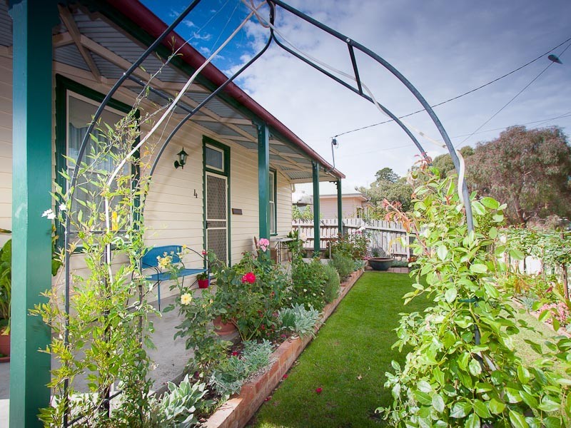 4 Warren Street, Kyneton VIC 3444