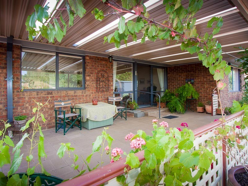 1 Stuart Drive, Woodend VIC 3442