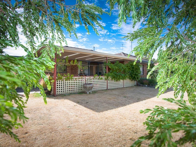 1 Stuart Drive, Woodend VIC 3442