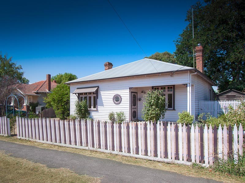 18 Yaldwyn Street East, Kyneton VIC 3444