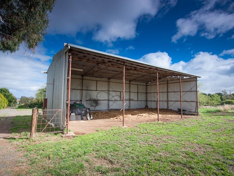 96 Coach Road, Newham VIC 3442