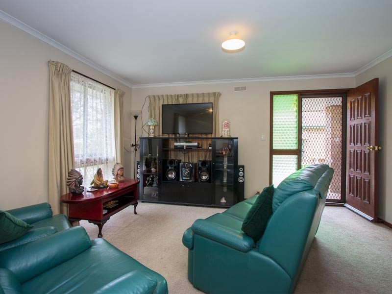 2/17 Maxwell Street, Kyneton VIC 3444