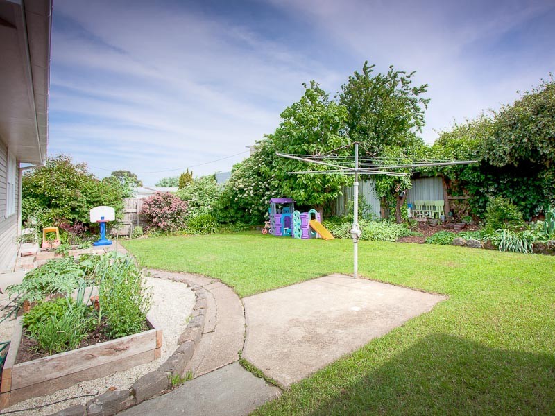 17 Sturt Street, Kyneton VIC 3444