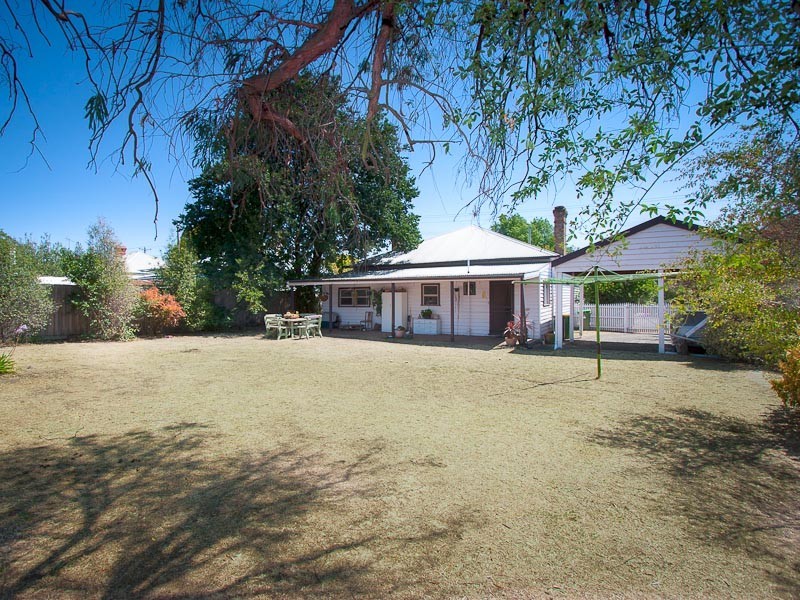 18 Yaldwyn Street East, Kyneton VIC 3444