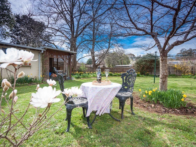 20 Morris Road, Woodend VIC 3442