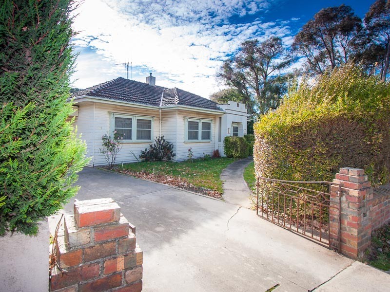 19 Bourke Street, Kyneton VIC 3444