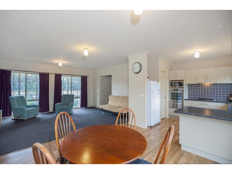 17 Fryes Road, Elphinstone VIC 3448