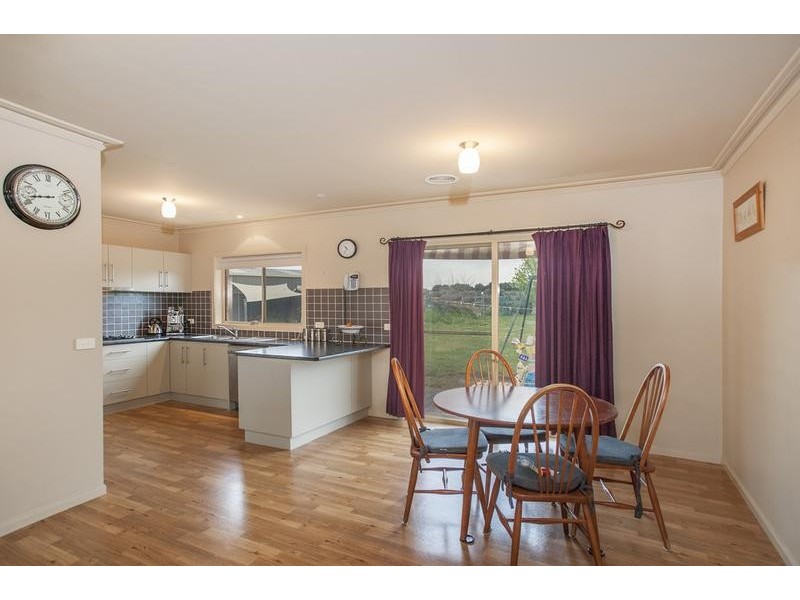 17 Fryes Road, Elphinstone VIC 3448