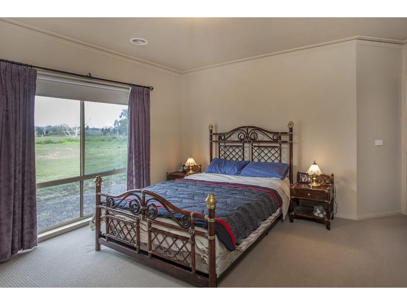 17 Fryes Road, Elphinstone VIC 3448