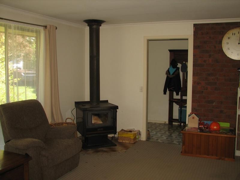 1 Rodney Drive, Woodend VIC 3442