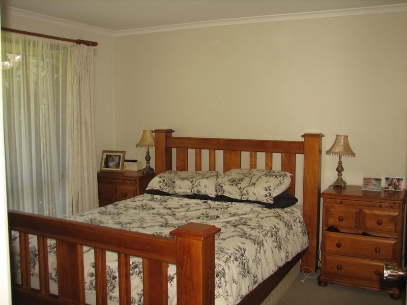 1 Rodney Drive, Woodend VIC 3442