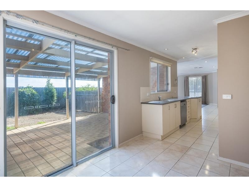 17 Francis Close, Romsey VIC 3434