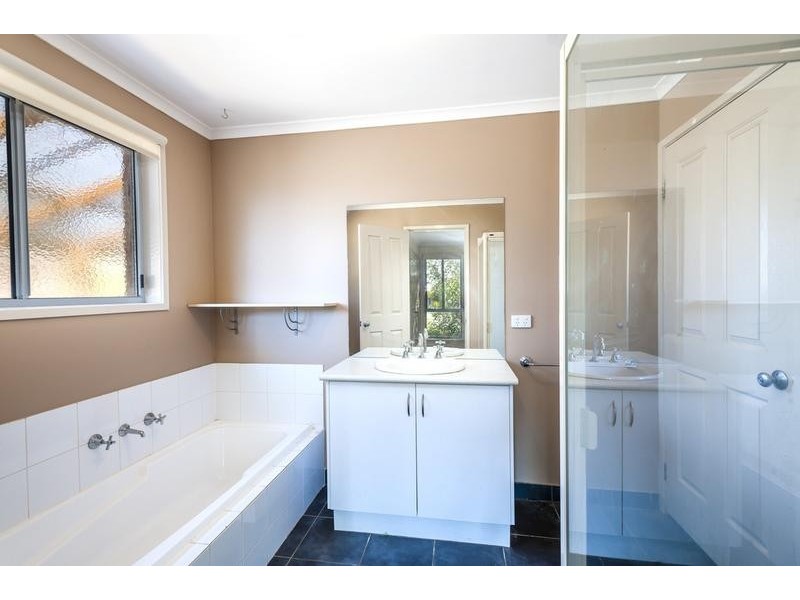 17 Francis Close, Romsey VIC 3434