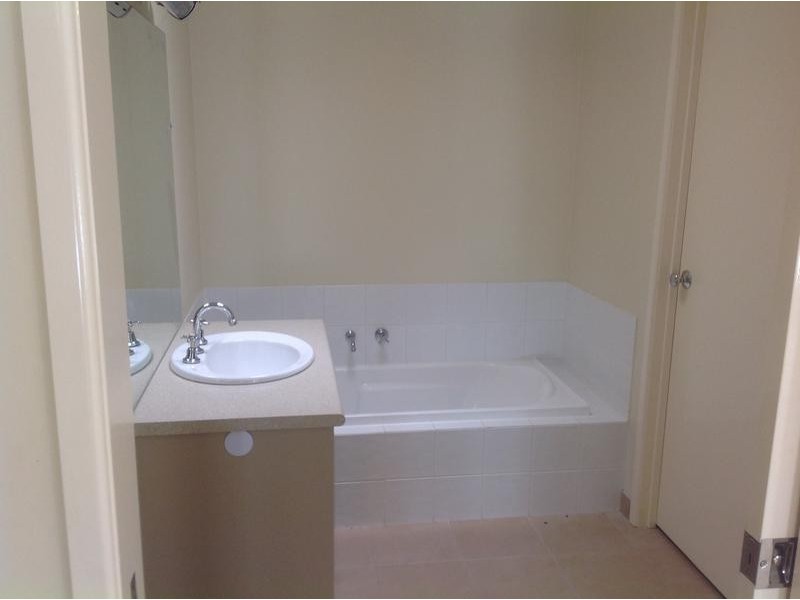 1/11 Ferguson Street, Kyneton VIC 3444