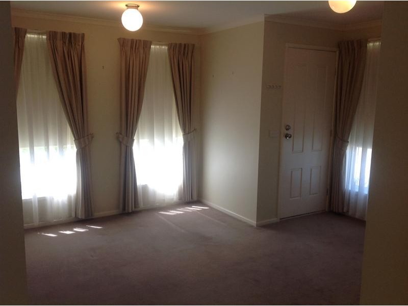 1/11 Ferguson Street, Kyneton VIC 3444