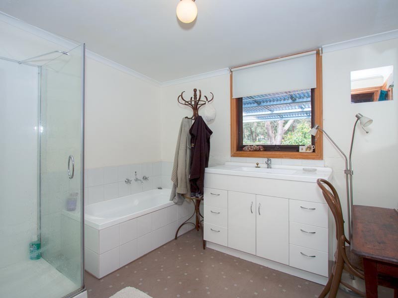 27 Deakin court, Kyneton VIC 3444
