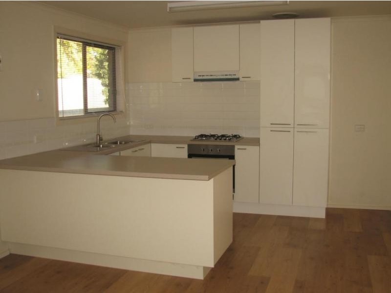 2/80 Beauchamp Street, Kyneton VIC 3444