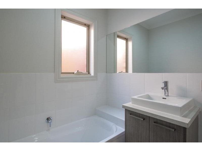 2/49 Murphy Street, Romsey VIC 3434