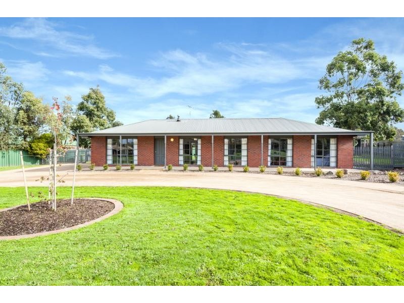 3 Harvest Close, Romsey VIC 3434