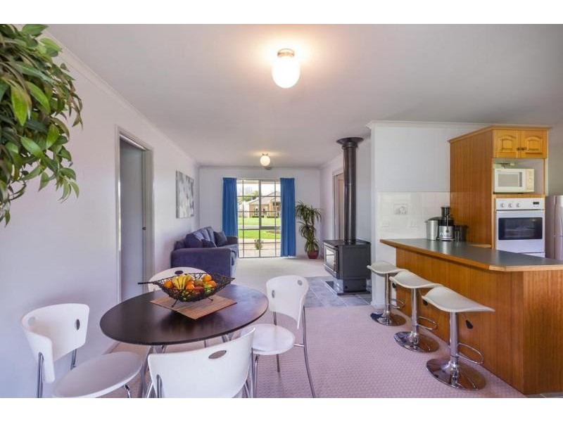3 Harvest Close, Romsey VIC 3434