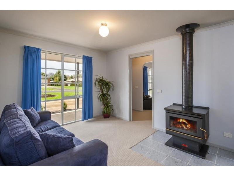 3 Harvest Close, Romsey VIC 3434