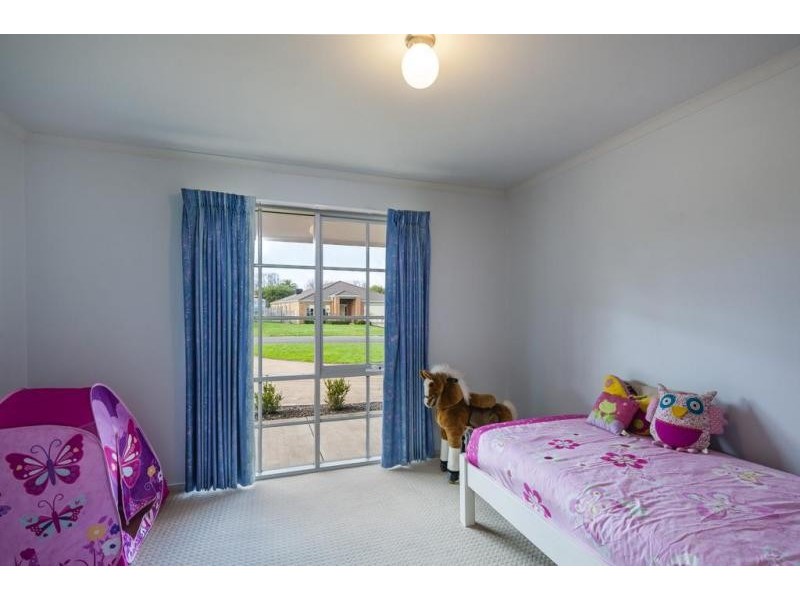 3 Harvest Close, Romsey VIC 3434