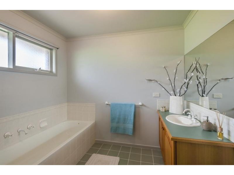 3 Harvest Close, Romsey VIC 3434