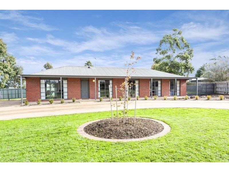 3 Harvest Close, Romsey VIC 3434