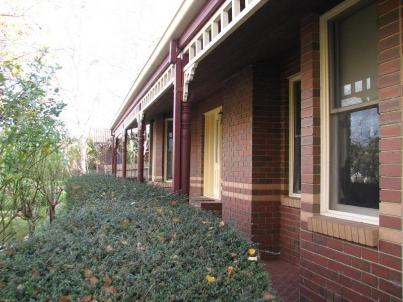 30 Robb Drive, Romsey VIC 3434