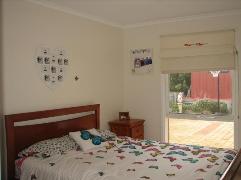 30 Robb Drive, Romsey VIC 3434