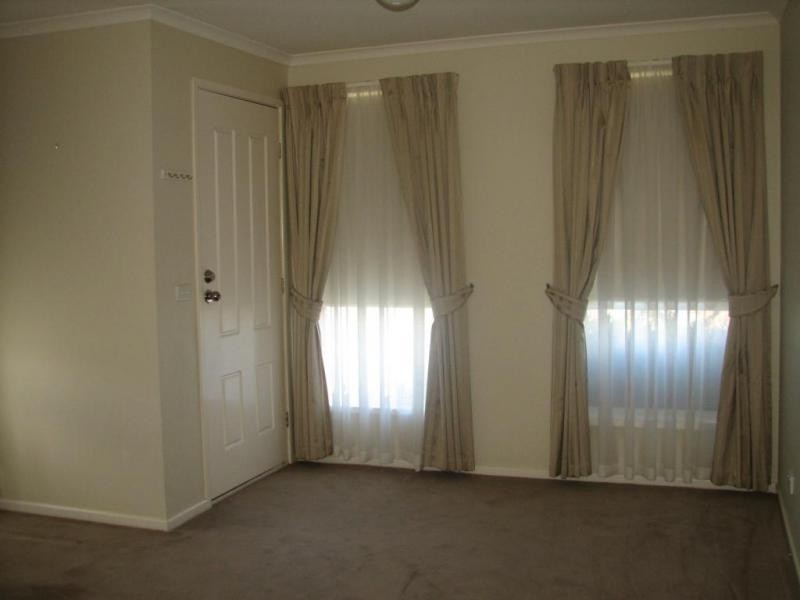 1/11 Ferguson Street, Kyneton VIC 3444