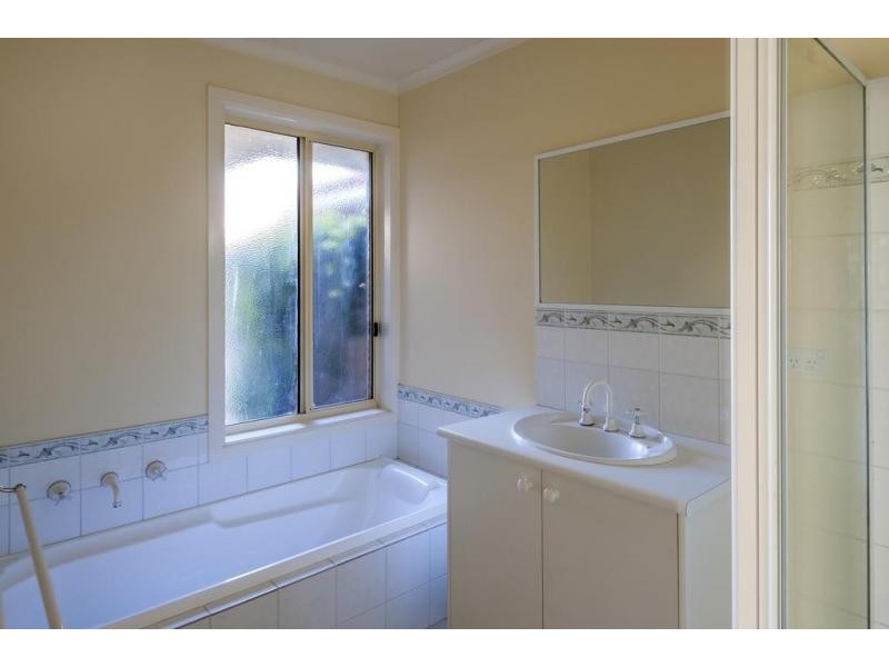 2/108 Piper Street, Kyneton VIC 3444