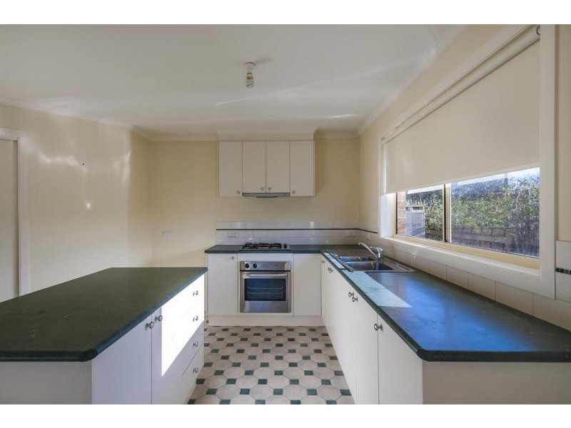 2/108 Piper Street, Kyneton VIC 3444