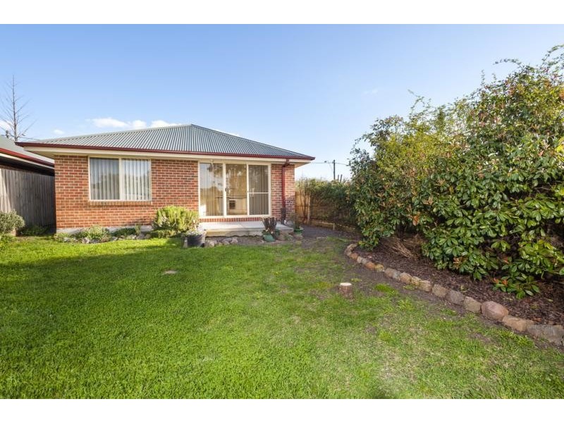 2/108 Piper Street, Kyneton VIC 3444