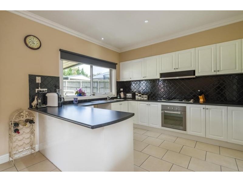 51 Robb Drive, Romsey VIC 3434