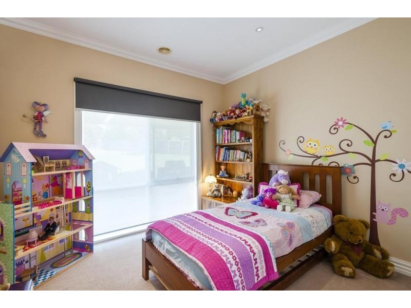 51 Robb Drive, Romsey VIC 3434