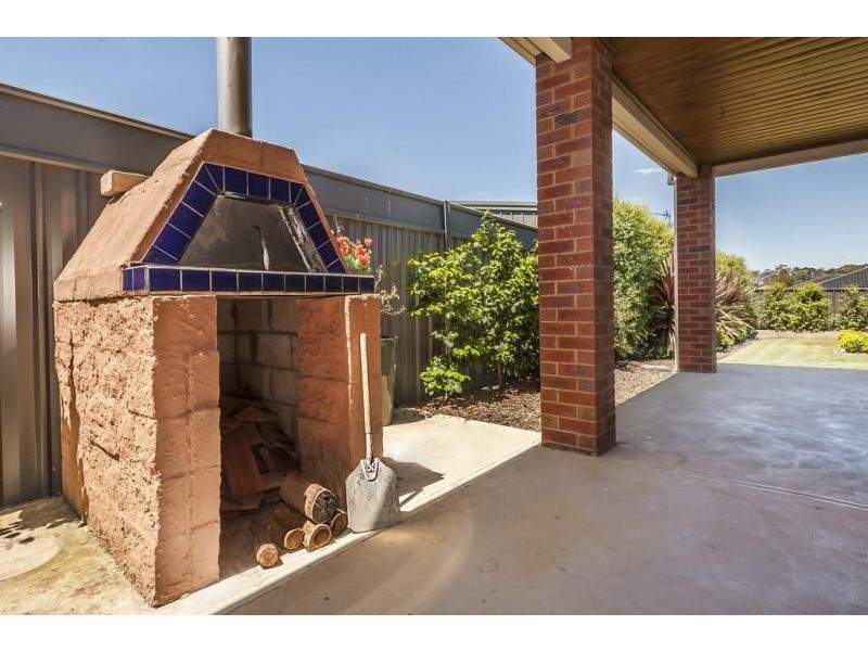 67 Caroline Chisholm Drive, Kyneton VIC 3444