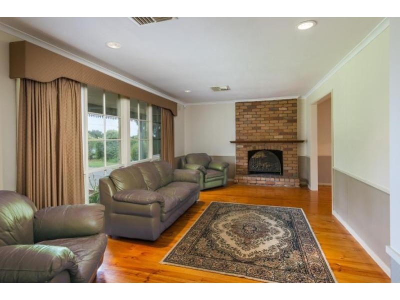 145 Barry Street, Romsey VIC 3434