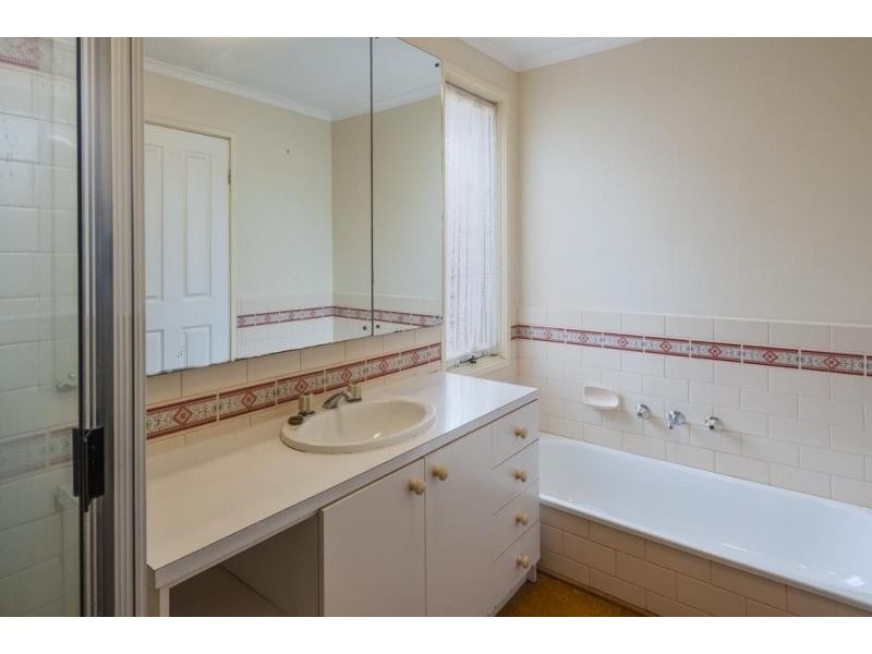 145 Barry Street, Romsey VIC 3434