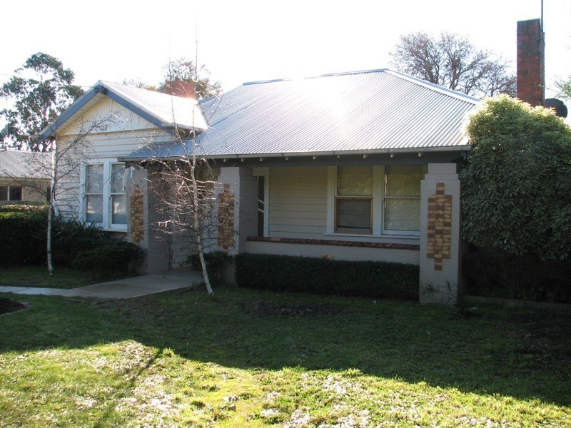 17 Bourke Street, Kyneton VIC 3444