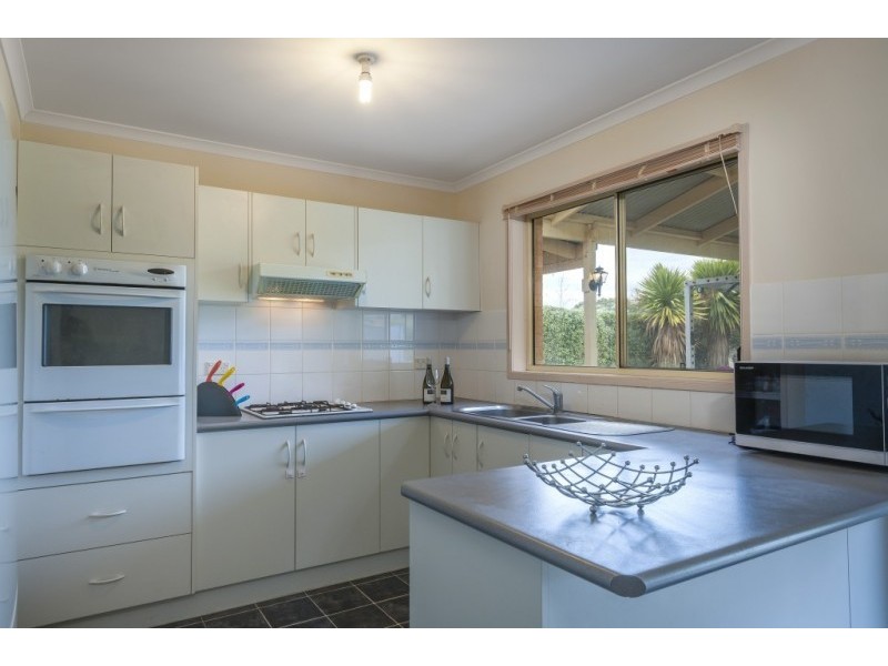 33 Burton Avenue, Kyneton VIC 3444