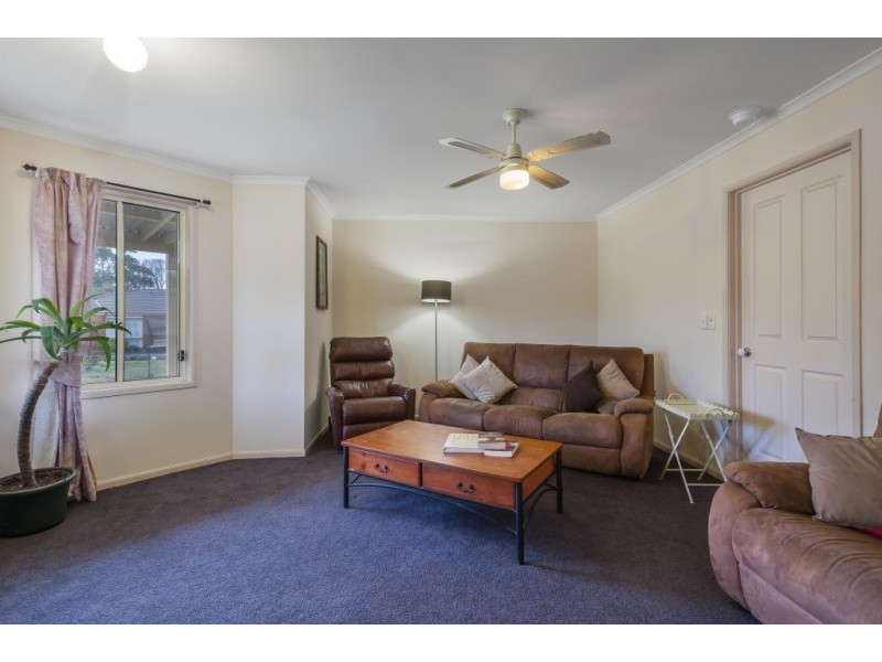 33 Burton Avenue, Kyneton VIC 3444