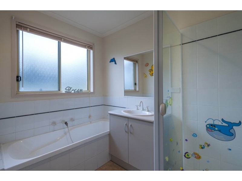 33 Burton Avenue, Kyneton VIC 3444