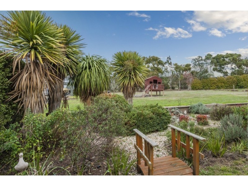 33 Burton Avenue, Kyneton VIC 3444