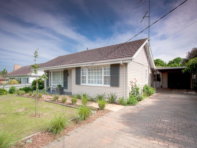 17 Sturt Street, Kyneton VIC 3444