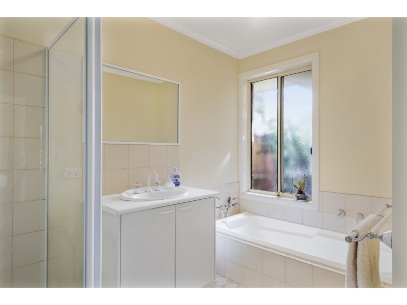 1/108 Piper Street, Kyneton VIC 3444