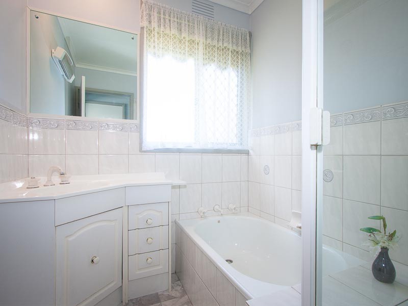 65 Burton Avenue, Kyneton VIC 3444